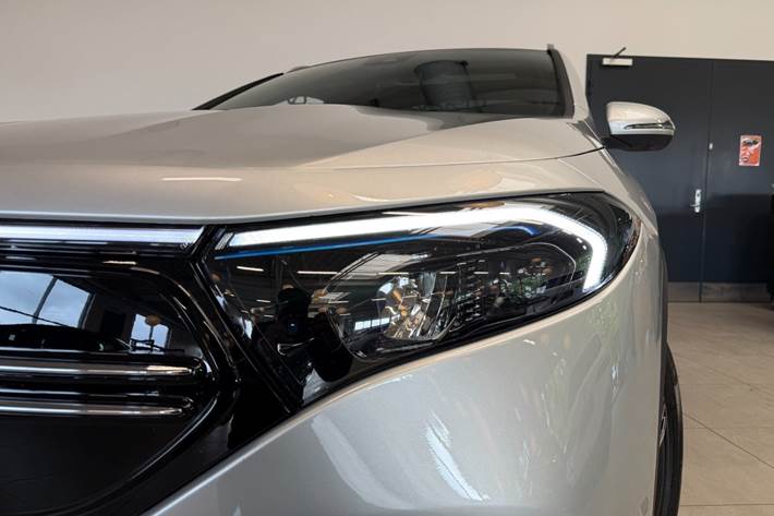 Sølv Mercedes EQA250+ fra 2023