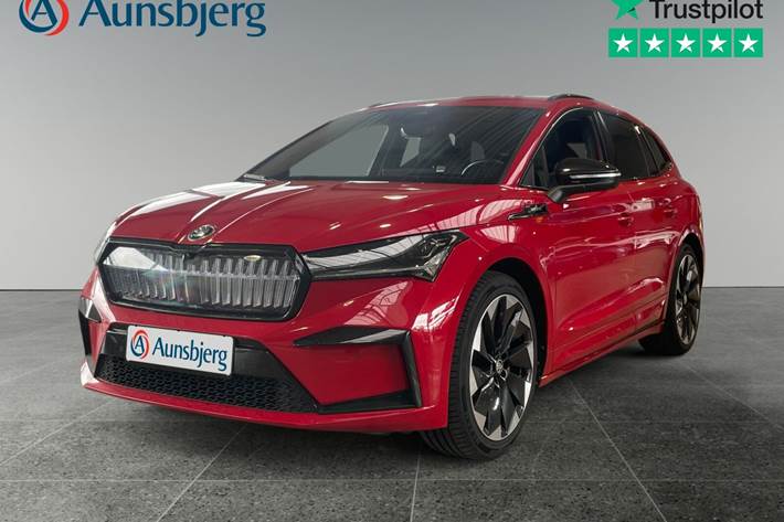 Rød Skoda Enyaq fra 2021 set udefra