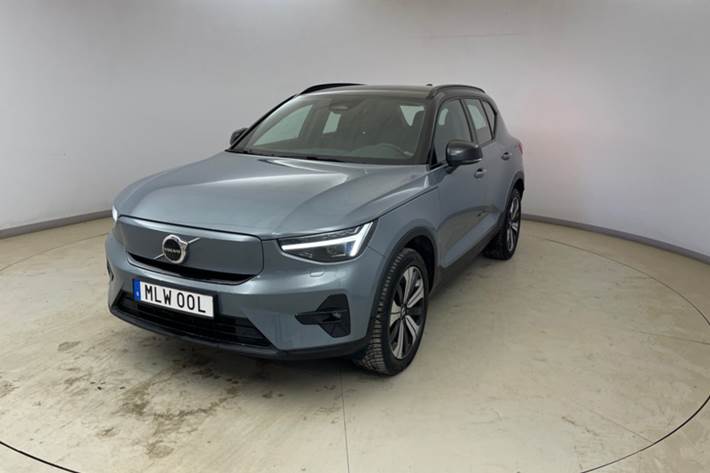 Grå Volvo XC40 fra 2023