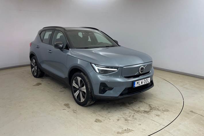 Grå Volvo XC40 fra 2023