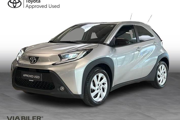 Sølv Toyota Aygo X fra 2023