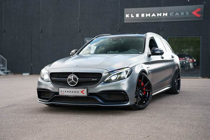 Grå Mercedes C63 fra 2017