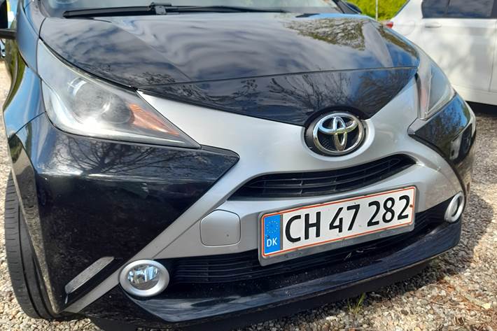 Sort Toyota Aygo fra 2016