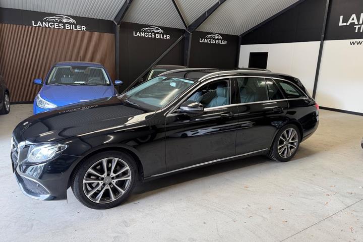 Sort Mercedes E220 d fra 2018