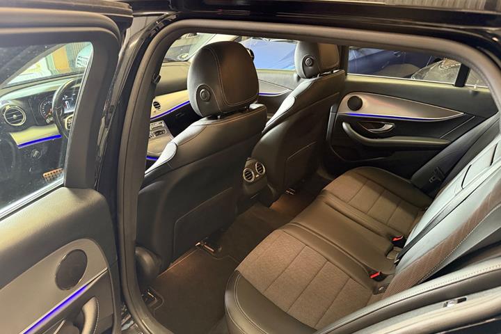 Sort Mercedes E220 d fra 2018