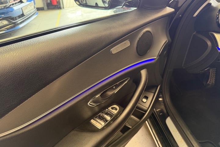 Sort Mercedes E220 d fra 2018