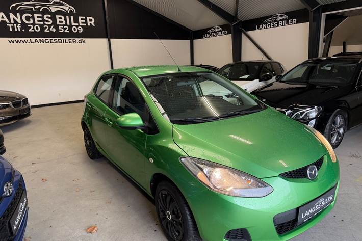 Grøn Mazda 2 fra 2009