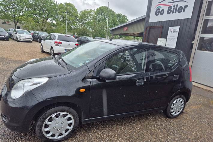 Grøn Suzuki Alto fra 2010