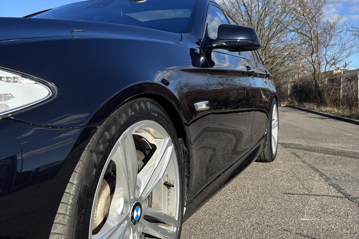 Sort BMW 525d fra 2011