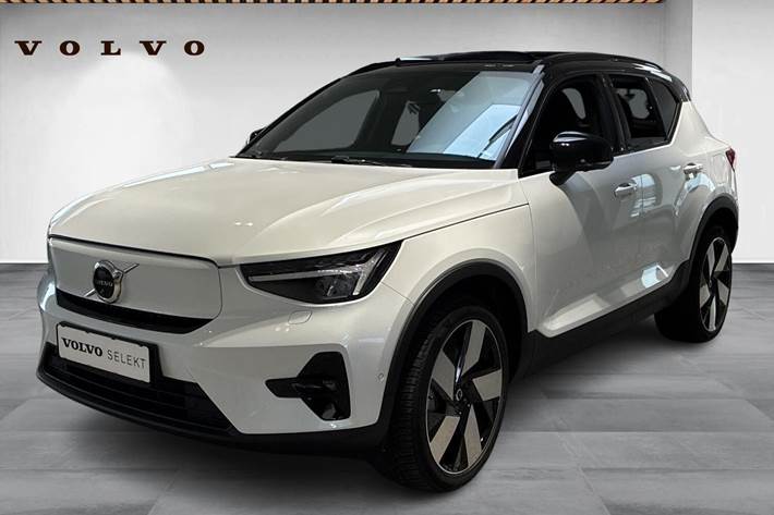 Hvid Volvo XC40 fra 2023 set udefra