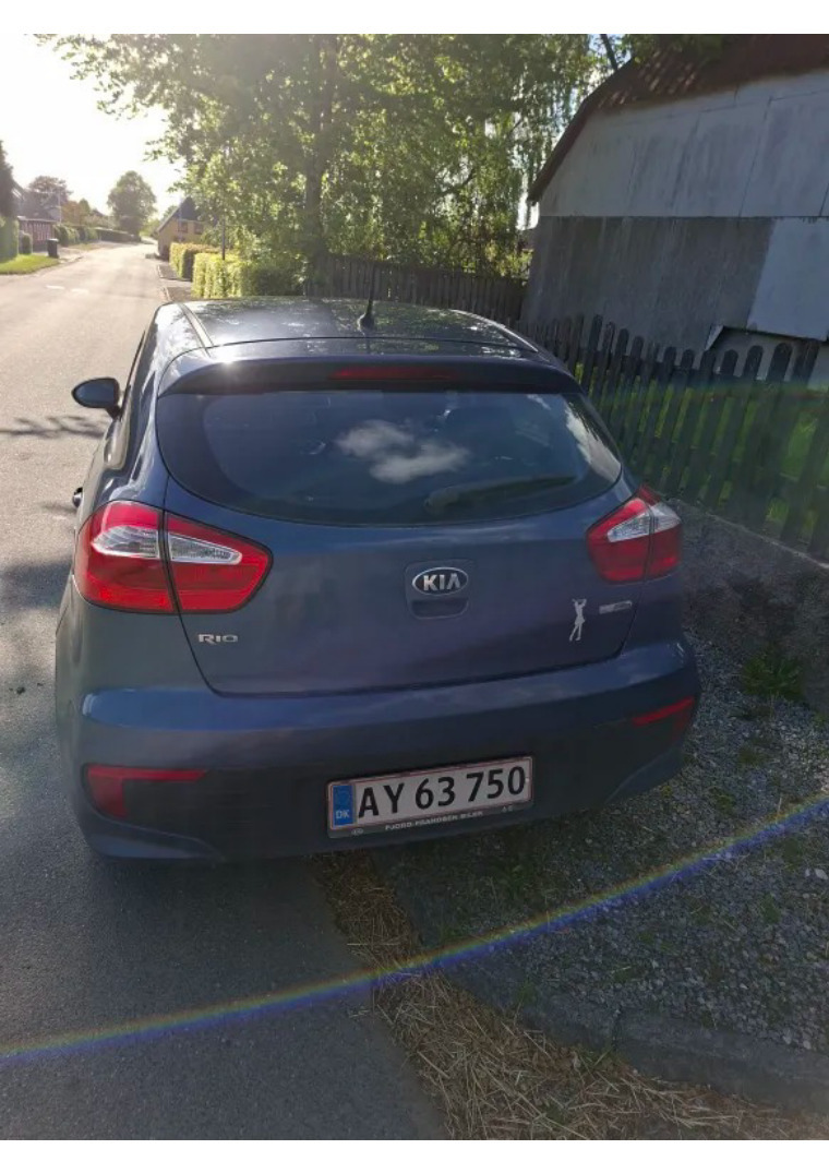 Blå Kia Rio fra 2015