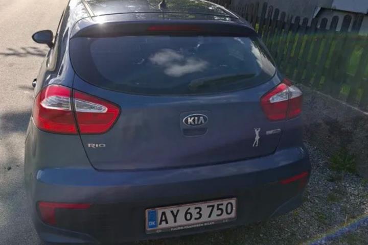 Blå Kia Rio fra 2015