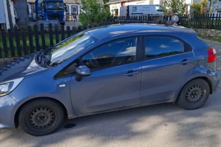 Blå Kia Rio fra 2015