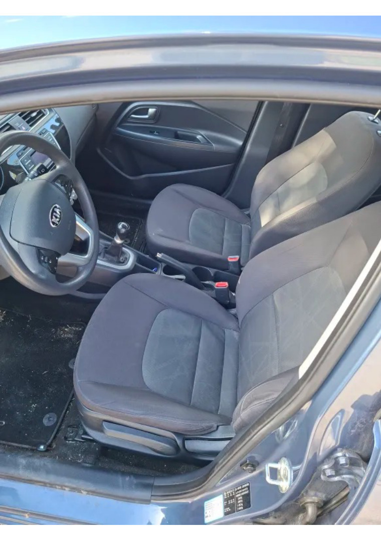 Blå Kia Rio fra 2015
