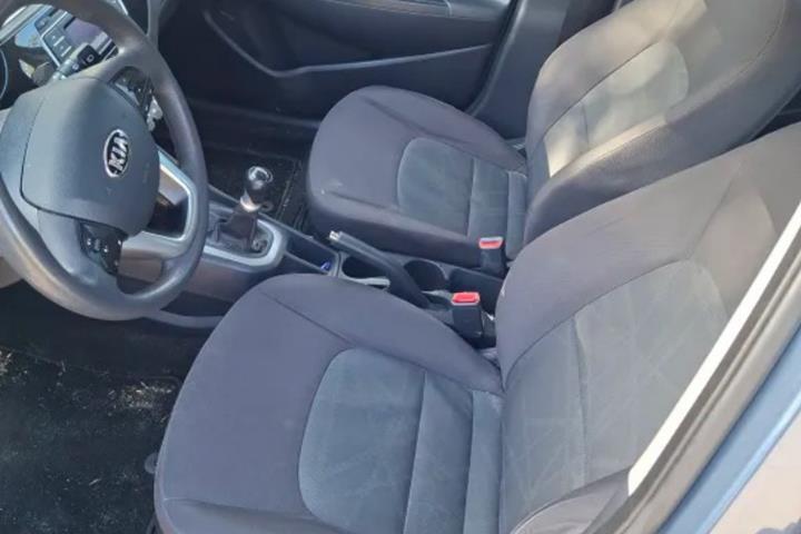 Blå Kia Rio fra 2015