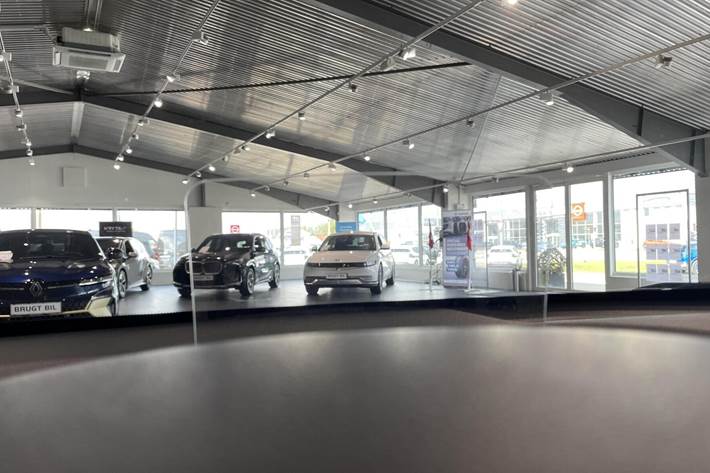 Grå Hyundai Kona fra 2022