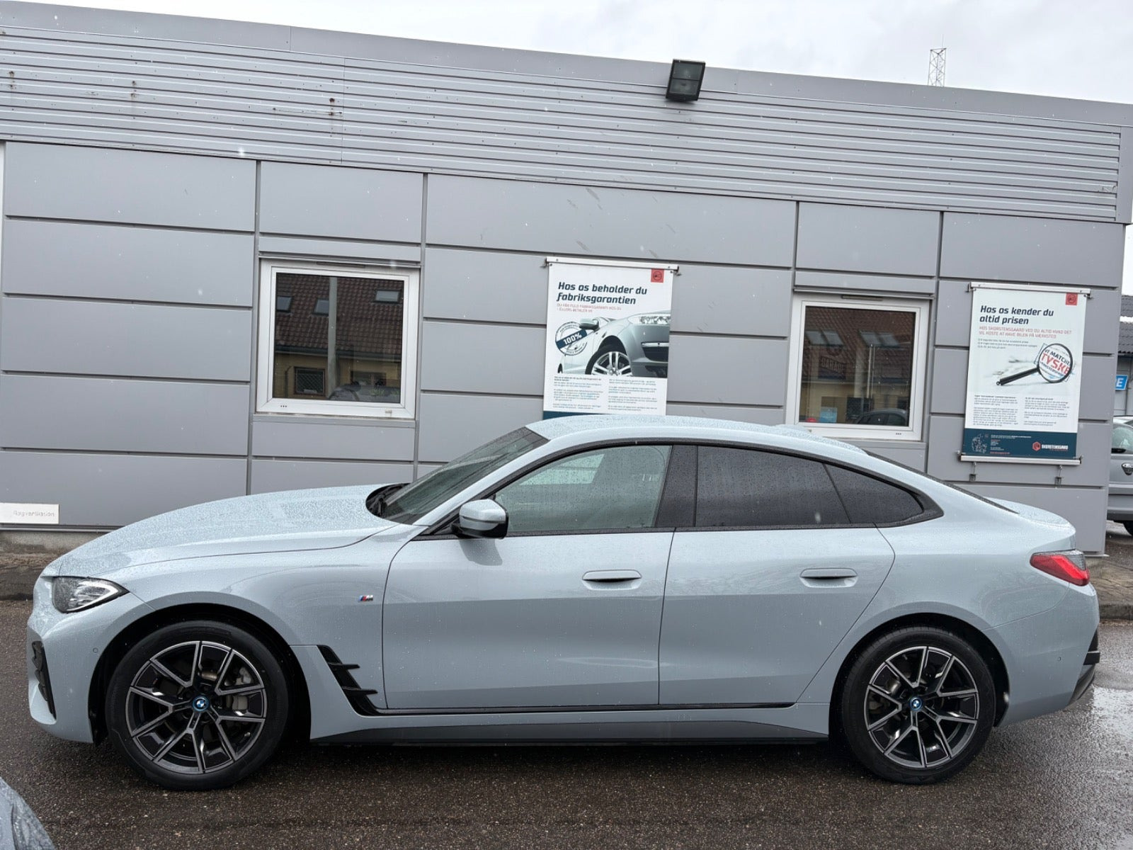 Grå BMW i4 fra 2023