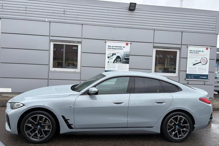 Grå BMW i4 fra 2023