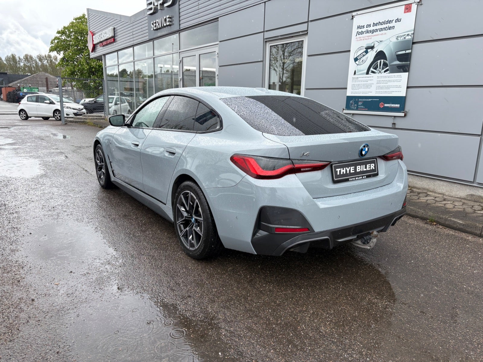 Grå BMW i4 fra 2023