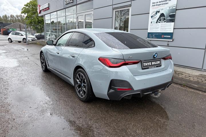 Grå BMW i4 fra 2023