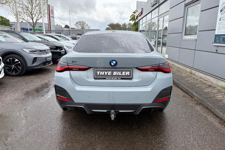 Grå BMW i4 fra 2023