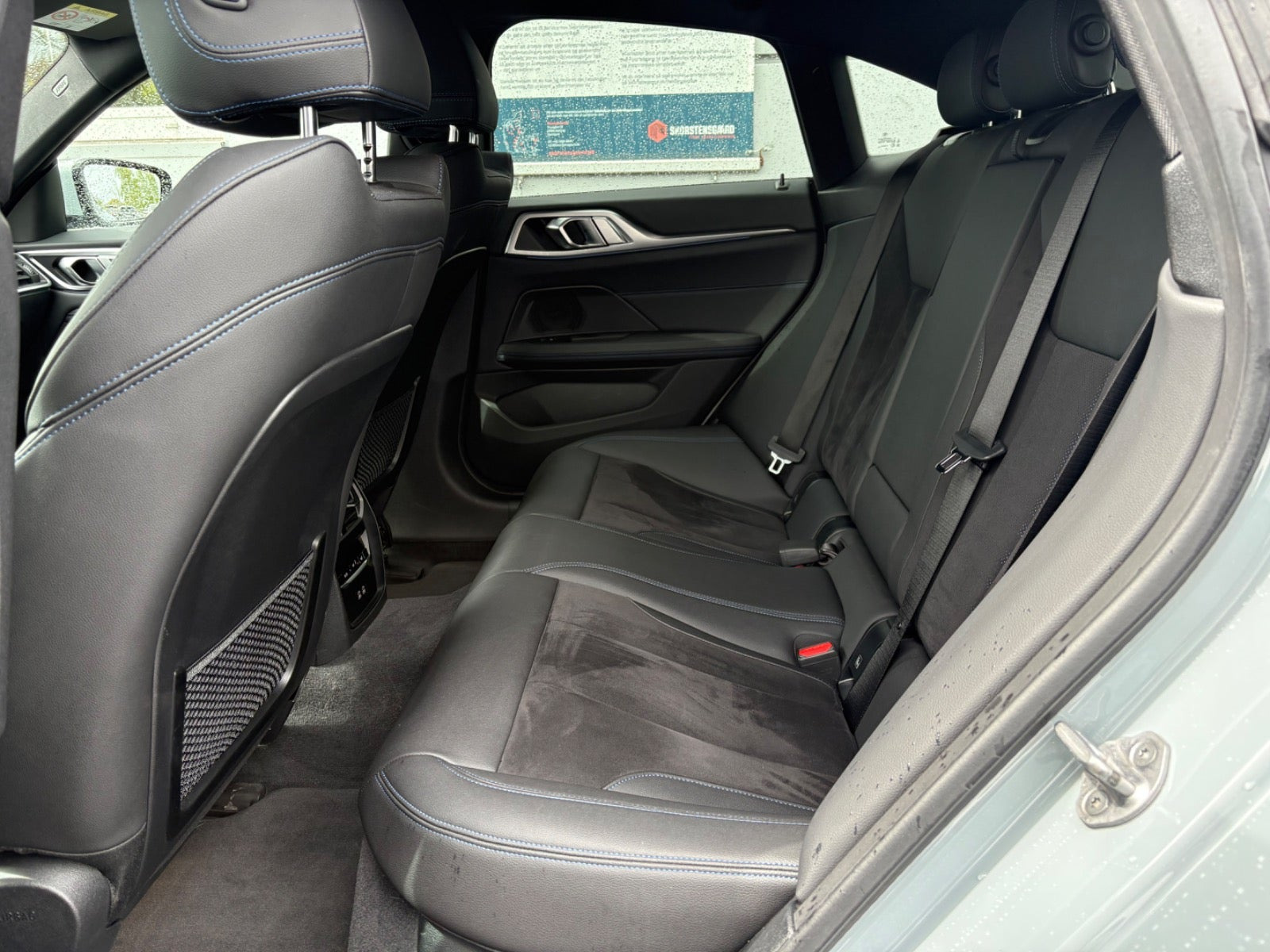 Grå BMW i4 fra 2023
