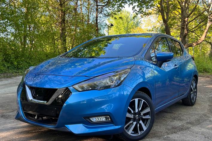 Blå Nissan Micra fra 2021