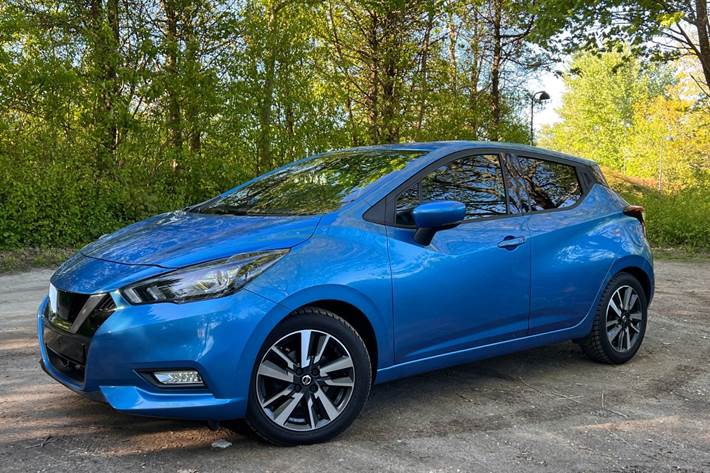 Blå Nissan Micra fra 2021