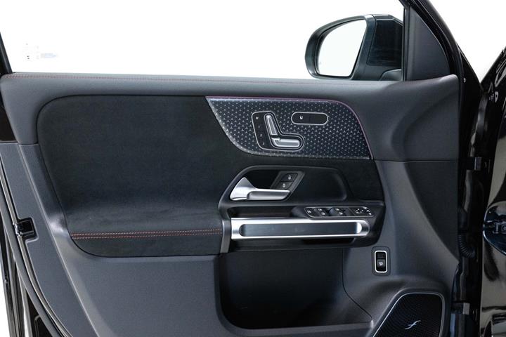 Sort Mercedes EQB250+ fra 2026