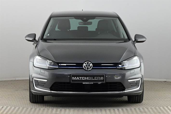 Grå VW Golf fra 2019