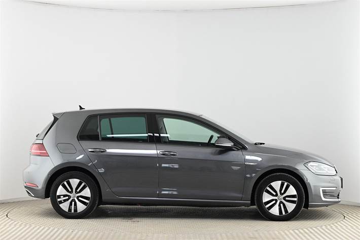 Grå VW Golf fra 2019