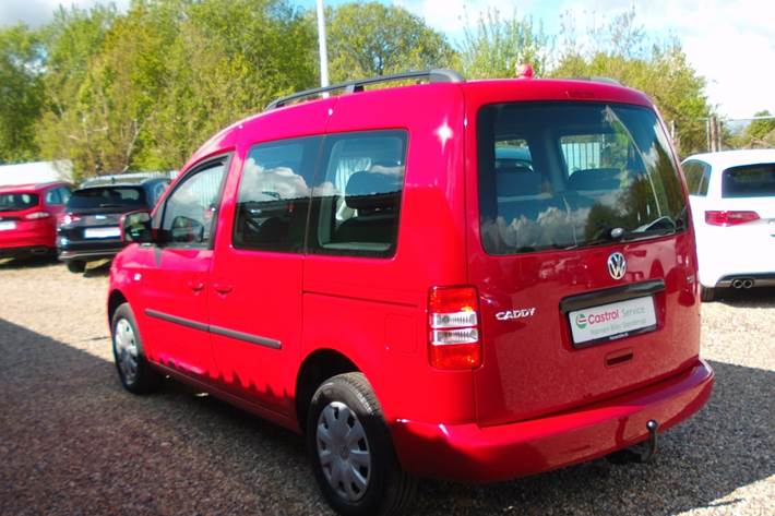 Rød VW Caddy fra 2011