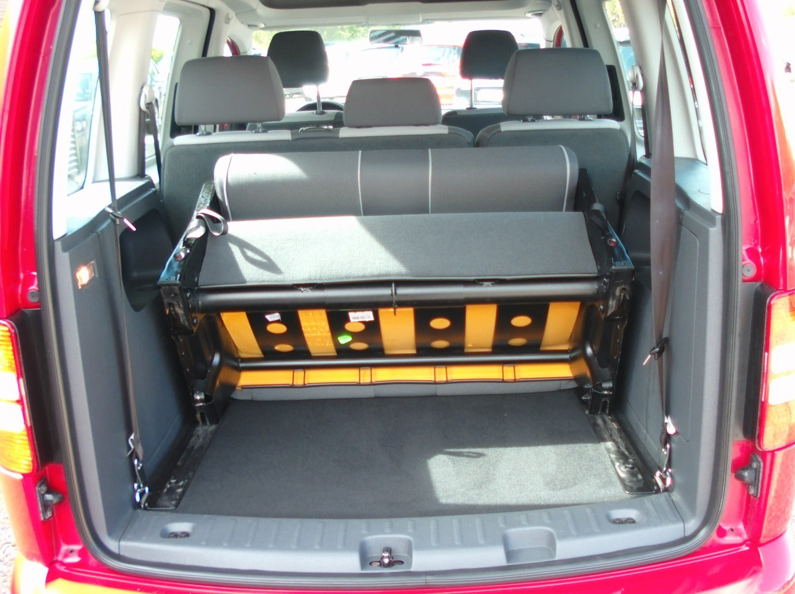 Rød VW Caddy fra 2011