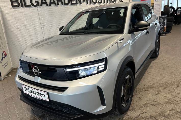 Sølv Opel Frontera fra 2025 set udefra