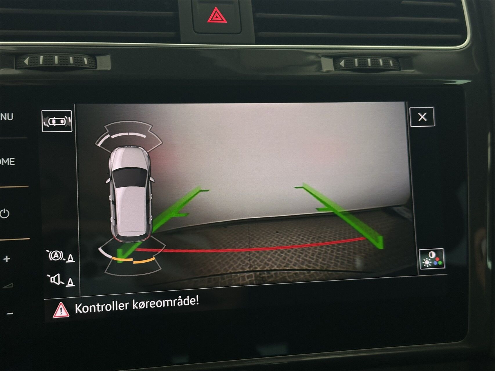 Grå VW Golf fra 2019