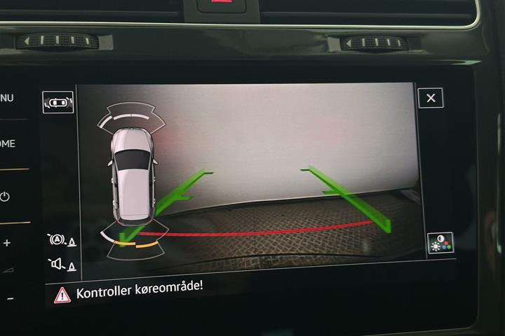 Grå VW Golf fra 2019