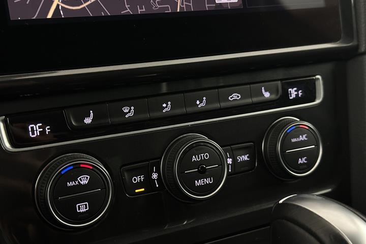 Grå VW Golf fra 2019