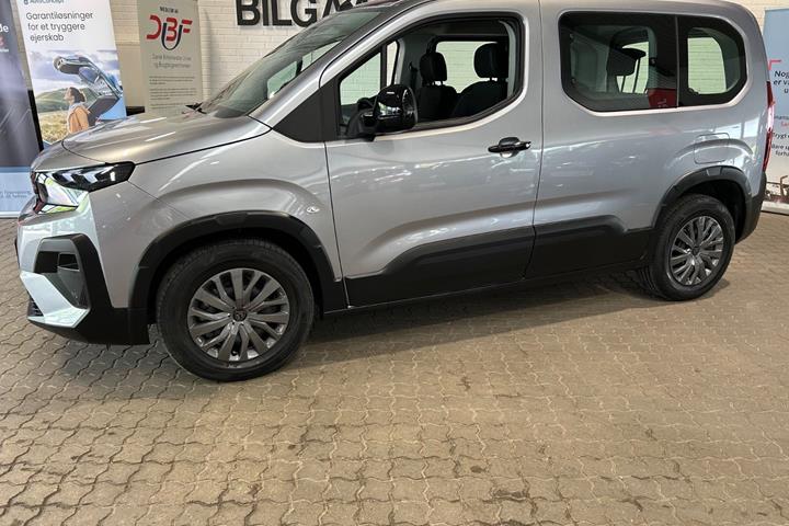 Grå Peugeot e-Rifter fra 2024