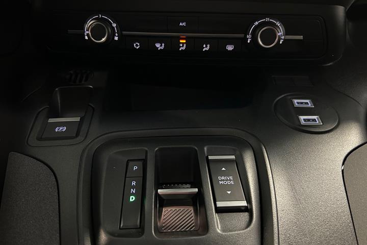 Grå Peugeot e-Rifter fra 2024