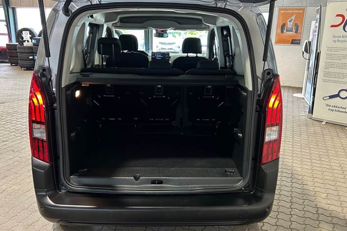 Grå Peugeot e-Rifter fra 2024