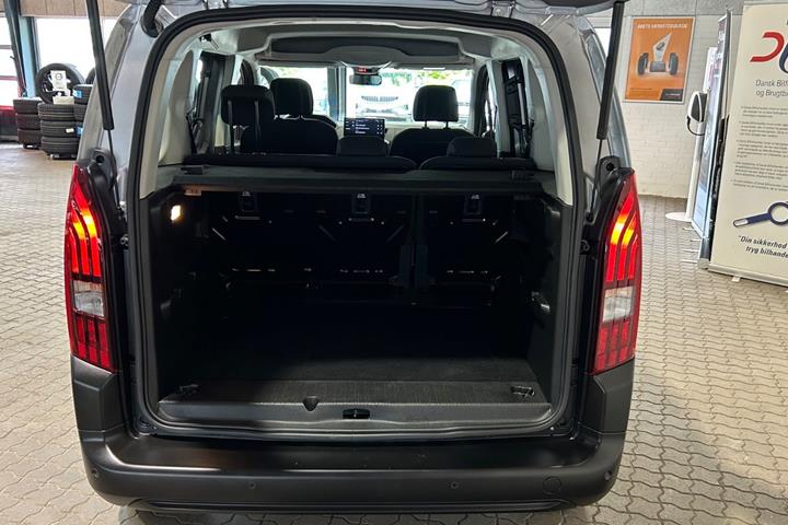 Grå Peugeot e-Rifter fra 2024