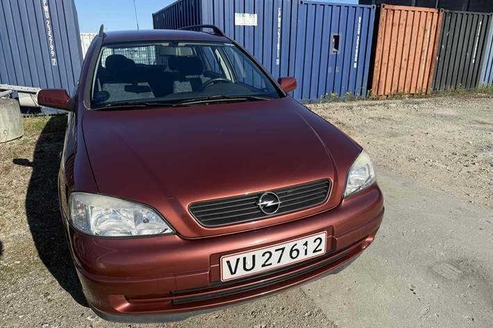 Rød Opel Astra fra 2001