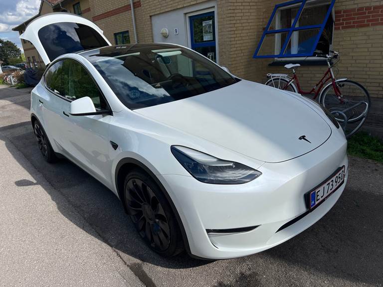 Tesla Model Y Performance AWD