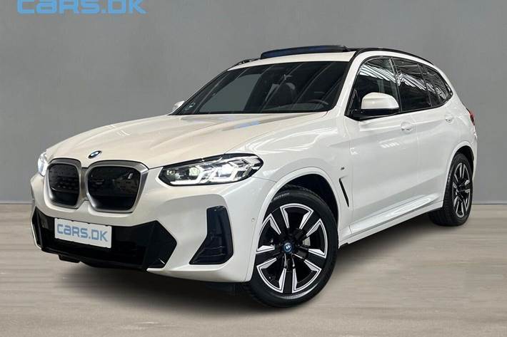 Hvid BMW iX3 fra 2023 set udefra
