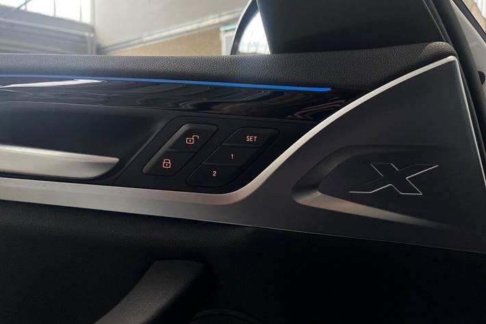 Hvid BMW iX3 fra 2023