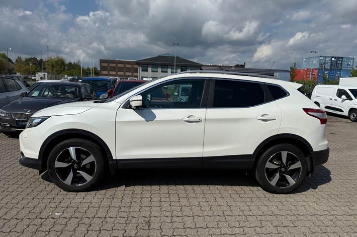Hvid Nissan Qashqai fra 2017