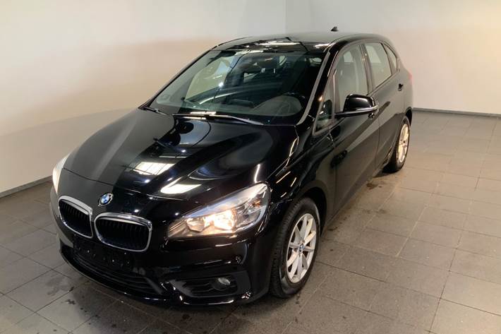 Sort BMW 220d fra 2017 set udefra