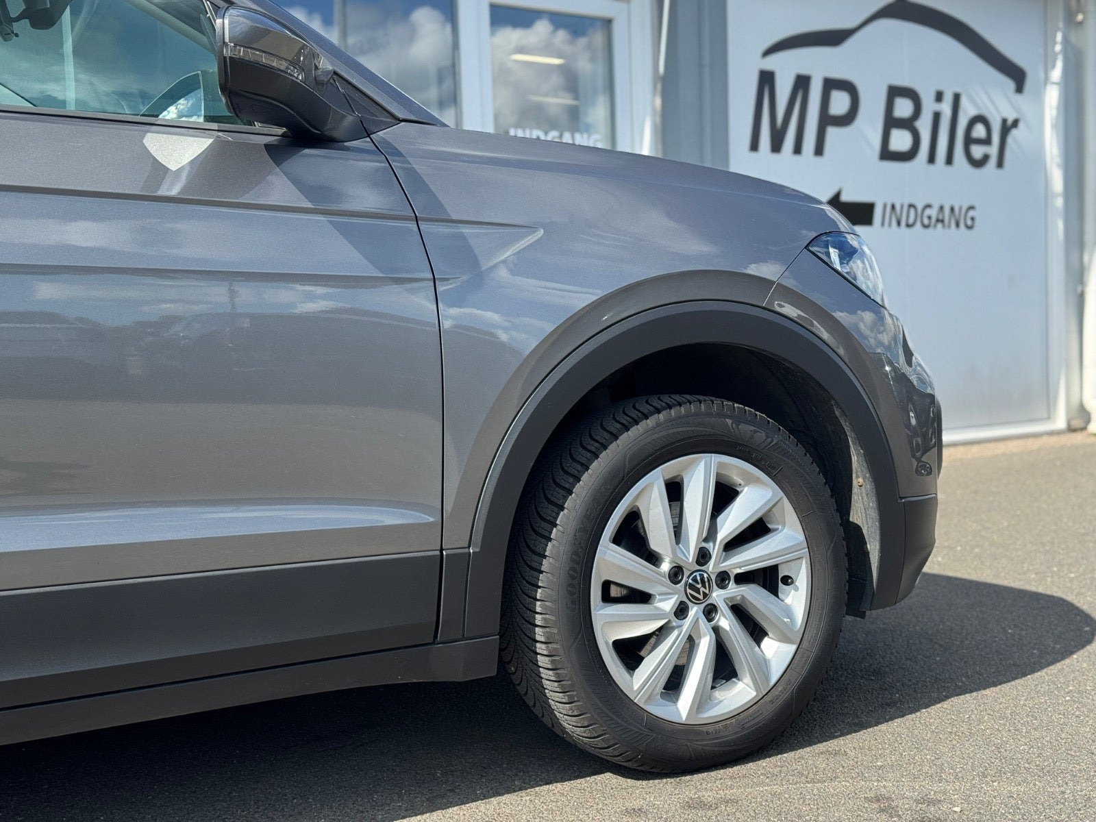 Grå VW T-Cross fra 2021