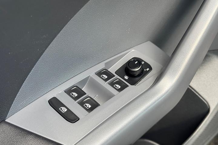 Grå VW T-Cross fra 2021