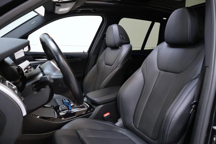Sort BMW iX3 fra 2022